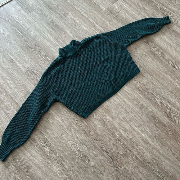 Hollister Cropped Sweater - Picture 4 of 9